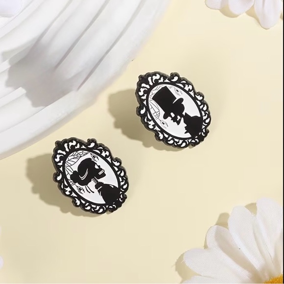 Jewelry - Set of skeleton 💀 lapel pins